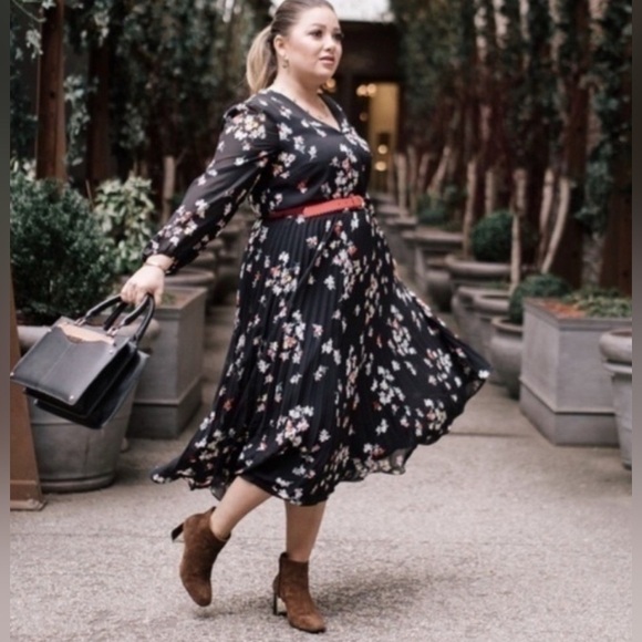 Ann Taylor Meadow Floral Pleaded wrap Dress size 6T like new dress no tags - Picture 6 of 16